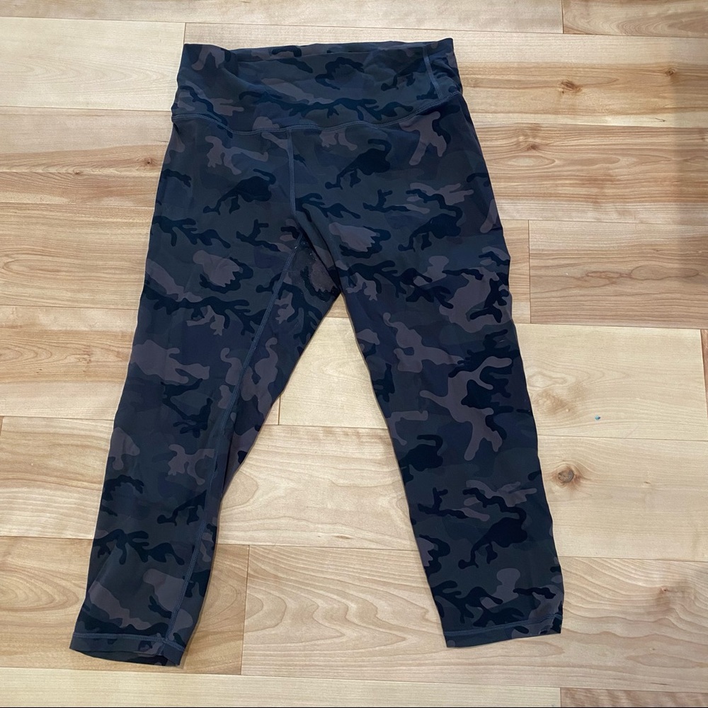 ZYIA Forest Camo Luxe Hi-Rise Capri 20"